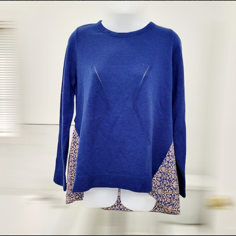 2/$20 Y2K Blue & Floral Pattern Top Blouse Size: M
